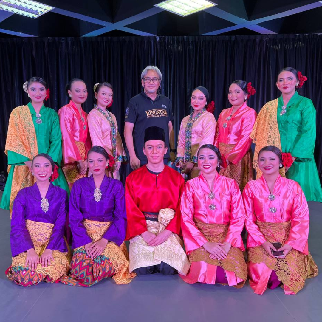 Osman and his dancers